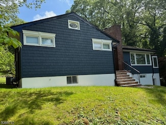 53 Pine Grove Rd, Berkeley Heights, NJ 07922