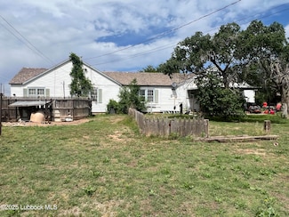 724 W Broadway Ave, Tulia, TX 79088