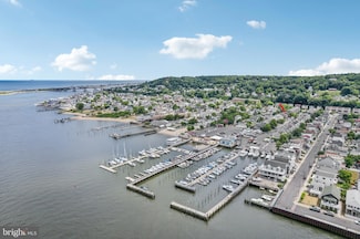 121 Marina Bay Ct, Highlands, NJ 07732