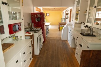 809 Ridgecrest Dr SE, Albuquerque, NM 87108