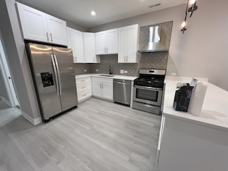 4834 W Newport Ave Unit 2, Chicago, IL 60641
