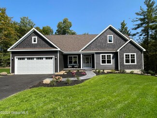 10 Campbell Dr, Wilton, NY 12831