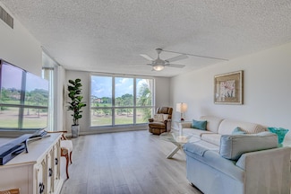 5390 Woodland Lakes Dr Unit 305, Palm Beach Gardens, FL 33418