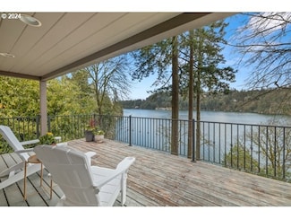 2430 Summit Ct, Lake Oswego, OR 97034