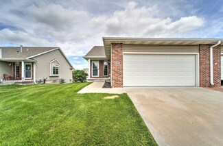 6200 Maple View Dr, Lincoln, NE 68512