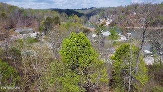 206 Waterside Ln, Lafollette, TN 37766