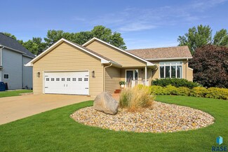 704 Fairway Cir, Dell Rapids, SD 57022