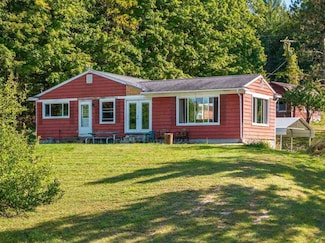 1141 Pleasant Ave, Boyne City, MI 49712
