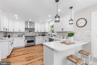 849 Glenn Cir, Wayne, PA 19087