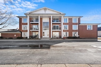 5721 Circle Dr Unit 304, Oak Lawn, IL 60453