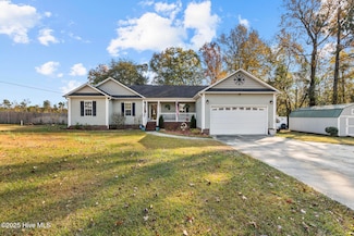 101 Broadwater Dr, Jacksonville, NC 28540
