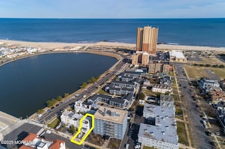 6 Deal Lake Ct, Asbury Park, NJ 07712