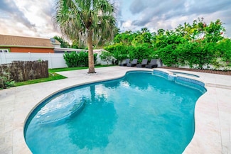 8111 Cedar Hollow Ln, Boca Raton, FL 33433