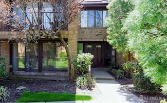 320 Willowbrook Dr, North Brunswick, NJ 08902