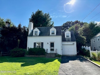 7 River Ln, Cos Cob, CT 06807