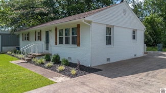137 Iroquois Dr, Paducah, KY 42001