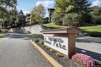 12 Omni Parc Dr, Nanuet, NY 10954