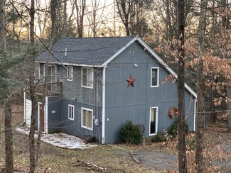 51 Yellow Brick Rd, Honesdale, PA 18431