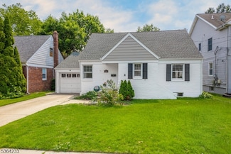 43 Peek St, Rochelle Park, NJ 07662