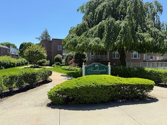 255 Central Ave Unit 202-A, Lawrence, NY 11559