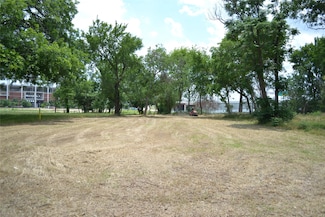 815 E Plum St, Waco, TX 76704