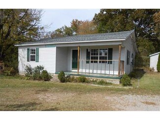 171 Davis Yancey Rd, Michie, TN 38357