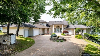 570 Palisades Dr, Village of Four Seasons, MO 65049