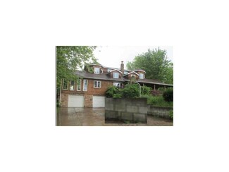 434 Willow Way, Trafford, PA 15085