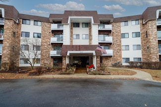 3300 N Carriageway Dr Unit 202, Arlington Heights, IL 60004
