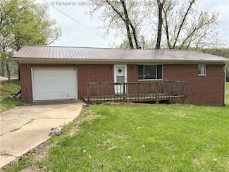 48 Dixie Dr, Sandyville, WV 25275