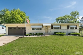 465 Falcon Dr, Florissant, MO 63031