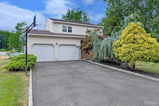 41 Laura Ave, Edison, NJ 08820