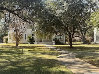 415 N Park St, Uvalde, TX 78801
