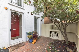 10 Palmer Green Ct, Baltimore, MD 21210