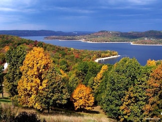 55 Eagle Dr, Holiday Island, AR 72631