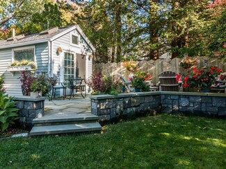 2 Summer St, Rockport, MA 01966