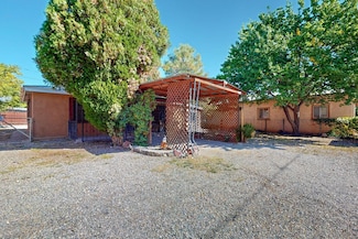 611 W Chamisa St, Española, NM 87532