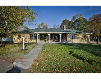 5 Morningside Dr, Woburn, MA 01801