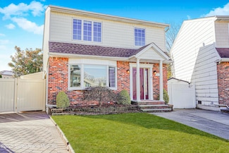 40 Ashwood Ct, Staten Island, NY 10308