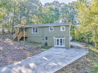 111 Sylvan Dr, Calhoun, GA 30701