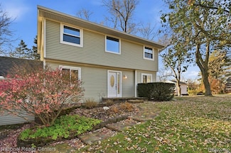 5595 Birdview Heights, Orchard Lake, MI 48324