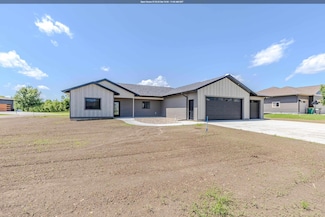 2801 Bonnie Ln, Milford, IA 51351