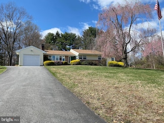 45 Scarlet Ln, Reading, PA 19608
