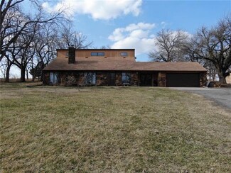 2037 Locust Rd, Fort Scott, KS 66701