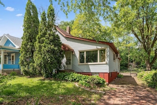 39 Magnolia Ave E, Saint Paul, MN 55117