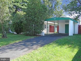 28 Border Rock Rd, Levittown, PA 19057