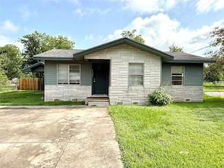 1302 Muncy St, El Campo, TX 77437