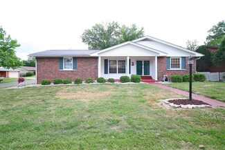 5323 Dover Dr, Godfrey, IL 62035