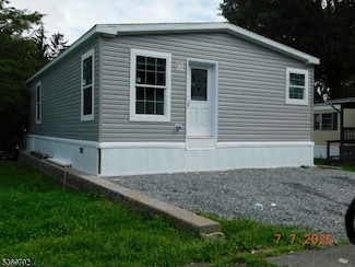 48 Back St, Oxford, NJ 07863