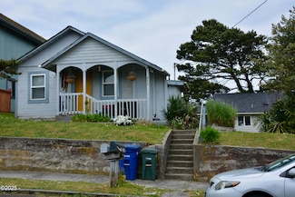 130 SW Brook St, Newport, OR 97365